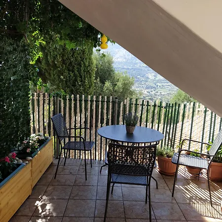 Christos Appartement Zóla