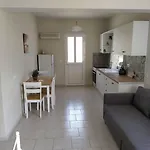 Christos Apartment Zóla